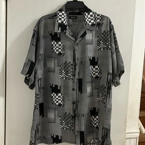 Gachu Men Black & White Geometric Design button up Short Sleeve Shirt.